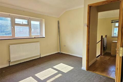3 bedroom end of terrace house to rent, St. Michaels Road, Woking, Surrey, GU21