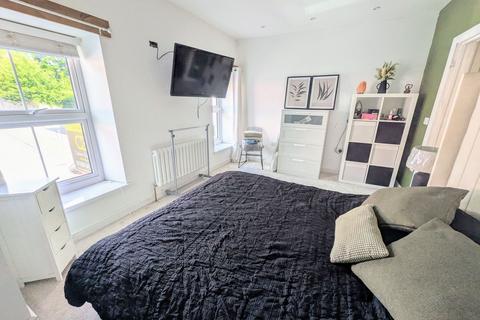 18 Blaenau Road, Llandybie, Ammanford, SA18 3YR