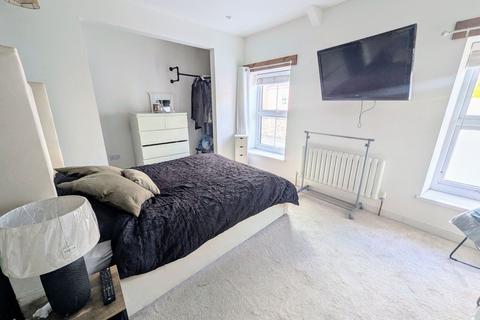 18 Blaenau Road, Llandybie, Ammanford, SA18 3YR