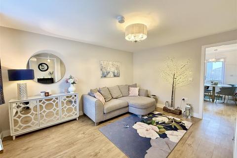 2 bedroom semi-detached house for sale, Swallow Gate, Saxilby