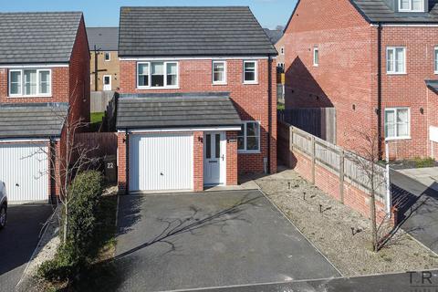 3 bedroom detached house for sale, Kingfisher Way, Dewsbury