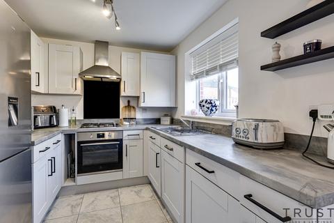 3 bedroom detached house for sale, Kingfisher Way, Dewsbury