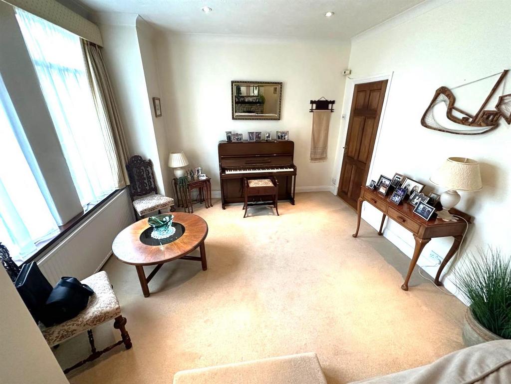 Living Room 2.jpg