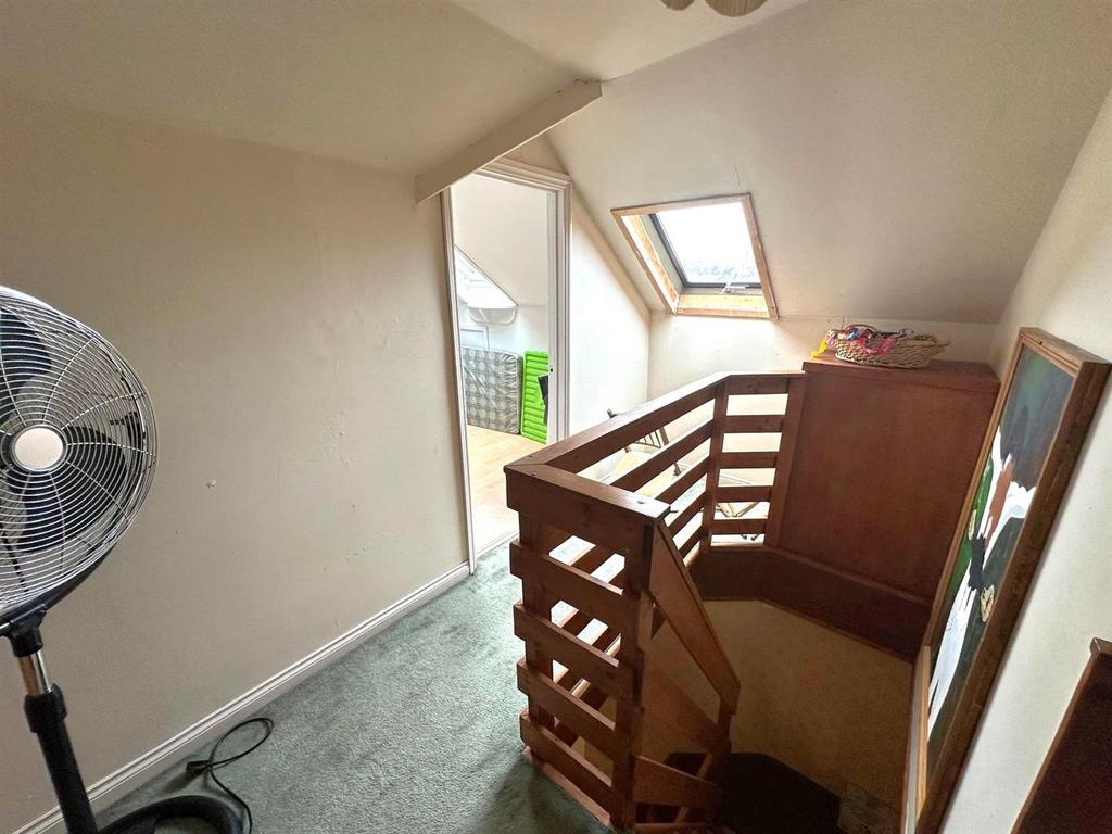 2nd Floor Landing.jpg