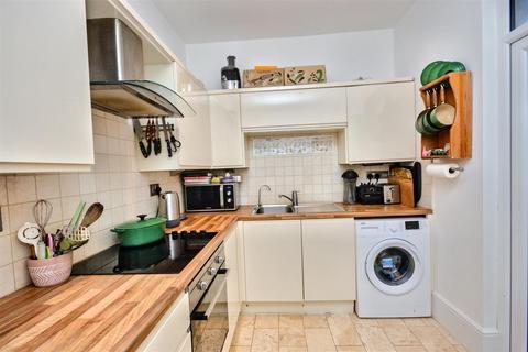 3 bedroom flat for sale, Hartfield Road, Eastbourne