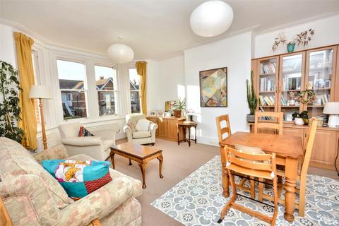 3 bedroom flat for sale, Hartfield Road, Eastbourne