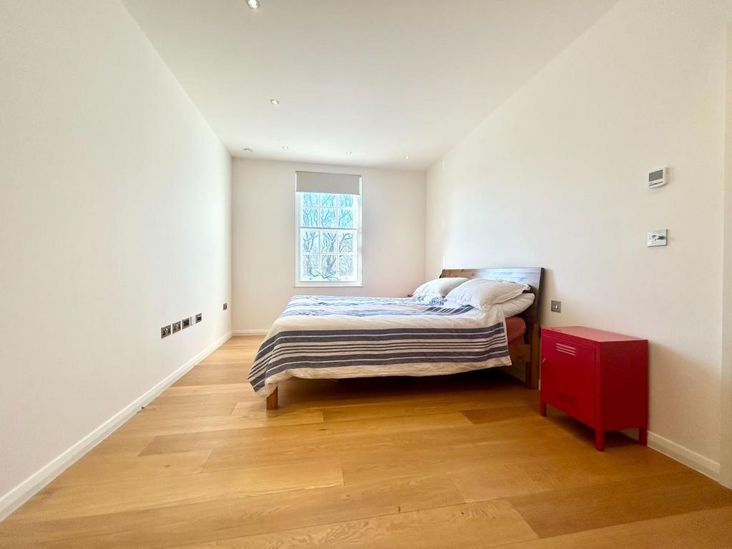 Bedroom 1.jpg