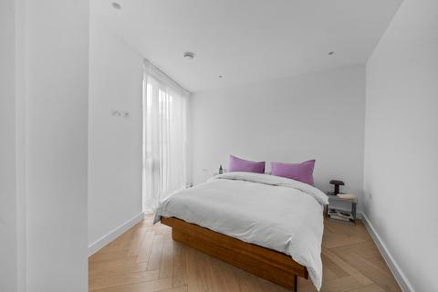 3 bedroom flat to rent, Maple Path, London E5