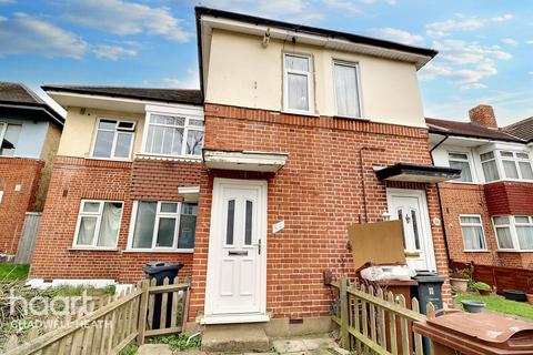 2 bedroom flat for sale, Grantham Gardens, Romford