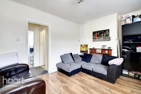 2 bedroom flat for sale, Grantham Gardens, Romford