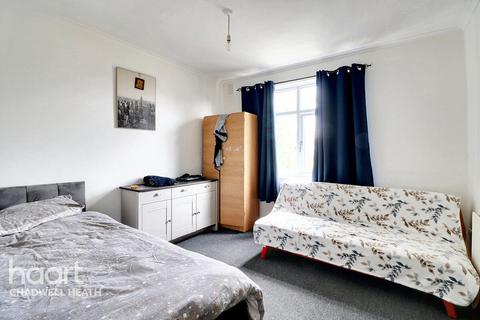 2 bedroom flat for sale, Grantham Gardens, Romford