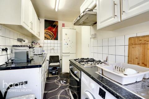 2 bedroom flat for sale, Grantham Gardens, Romford