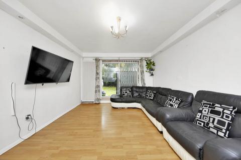 2 bedroom flat for sale, Queens Drive, Leyton, E10