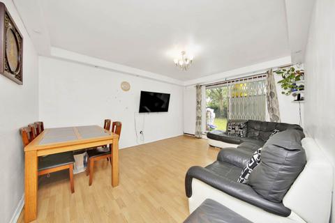 2 bedroom flat for sale, Queens Drive, Leyton, E10