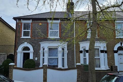 4 bedroom semi-detached house to rent, London E12