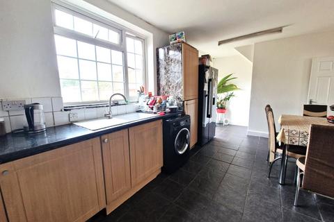 3 bedroom semi-detached house for sale, Amersham Road, Romford, Essex. RM3 9JA