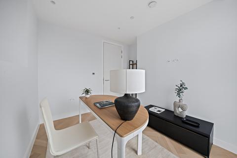 3 bedroom flat to rent, Maple Path, London E5