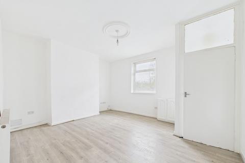2 bedroom end of terrace house to rent, Astley Street, Manchester M29