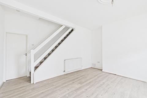 2 bedroom end of terrace house to rent, Astley Street, Manchester M29