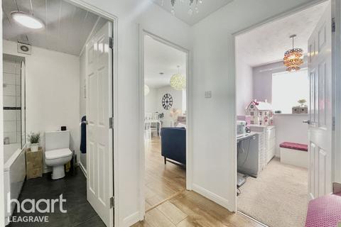 undefined, Rodeheath, Luton