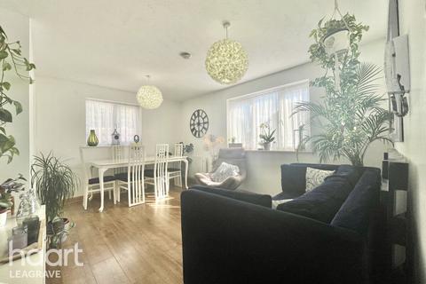 undefined, Rodeheath, Luton