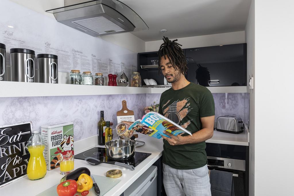 Studio kitchen (1).jpg
