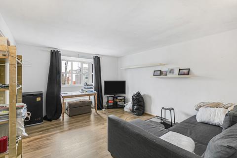 17 Summerhill Way, Mitcham, CR4 2NL