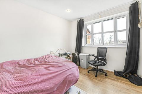 17 Summerhill Way, Mitcham, CR4 2NL