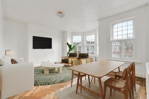8b Harlech Road, London, N14 7BX