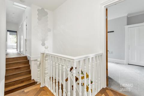 8b Harlech Road, London, N14 7BX