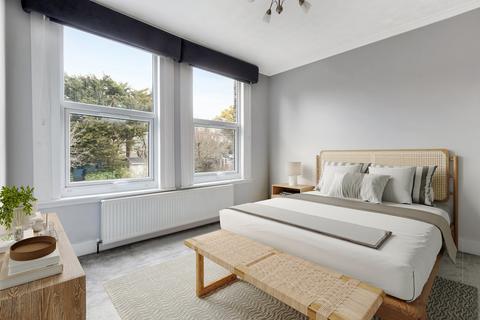 8b Harlech Road, London, N14 7BX