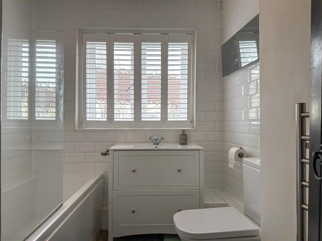 The Grange, Portishead Bathroom.jpg