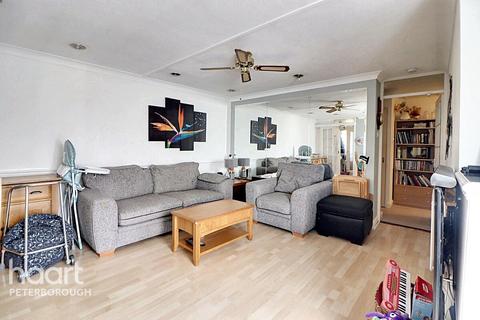 2 bedroom semi-detached bungalow for sale, Finchfield, Parnwell