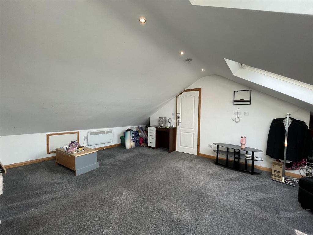 LOFT ROOM.jpg
