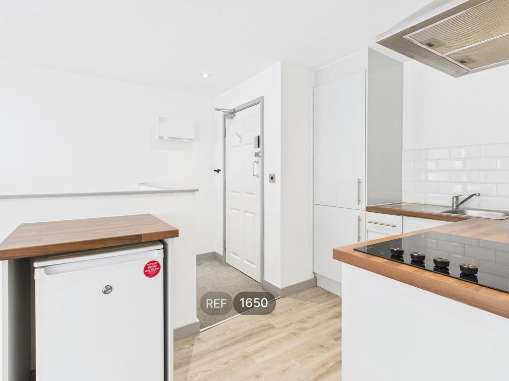 Kitchen &amp; Living area