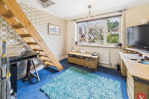 2 bedroom semi-detached house for sale, Stoneygate Road, Luton LU4