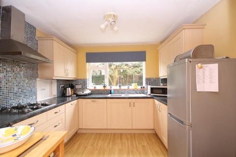 3 bedroom detached house for sale, TEN ACRES, FETCHAM, KT22
