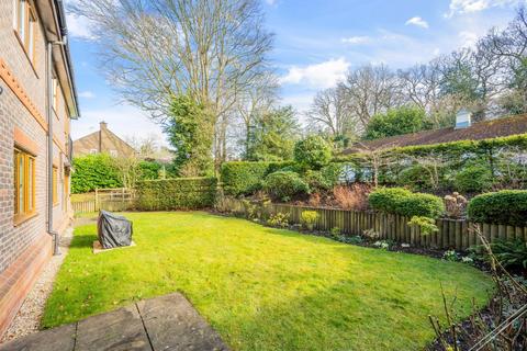 2 bedroom flat for sale, The Avenue, Tadworth KT20