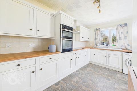 2 bedroom semi-detached bungalow for sale, Homelea Crescent, Lingwood, Norwich