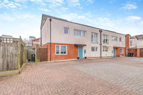 4 bedroom semi-detached house for sale, Duke Of York Way, Coxheath, Maidstone