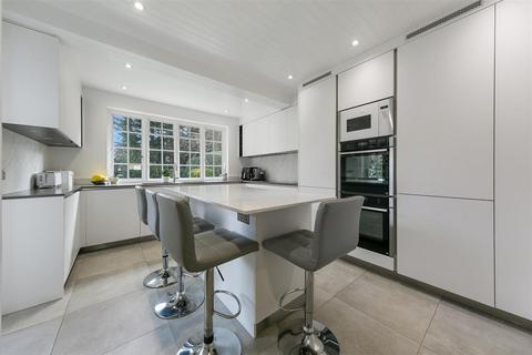 10 Cornwood Close, London, N2 0HP