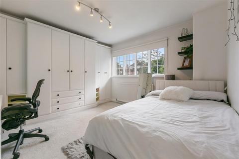 10 Cornwood Close, London, N2 0HP