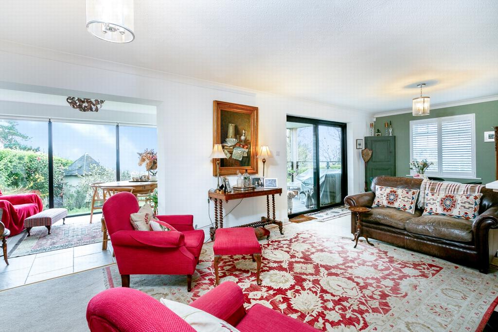 Sitting/dining rm