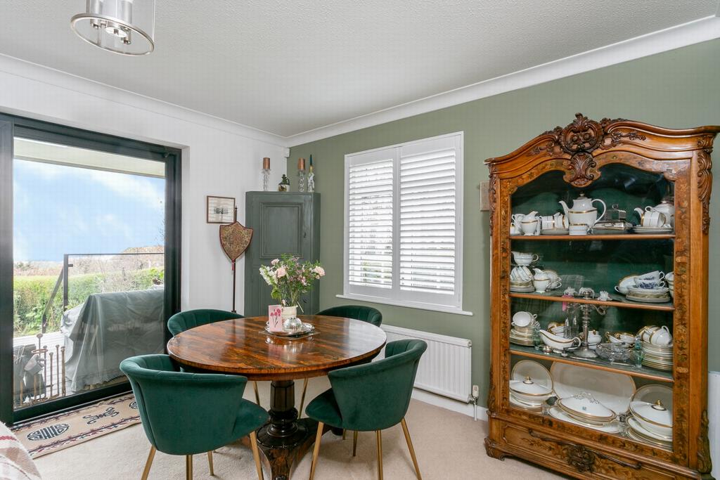Sitting/dining rm