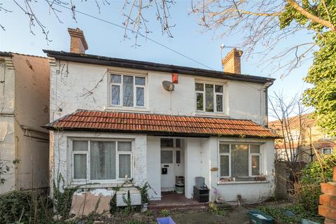 undefined, Love Lane, Mitcham CR4