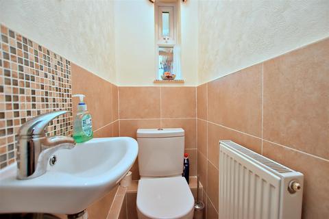 41 Spring Close, Borehamwood, WD6 5HD