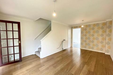 2 bedroom end of terrace house to rent, Waterside Way, Woking GU21