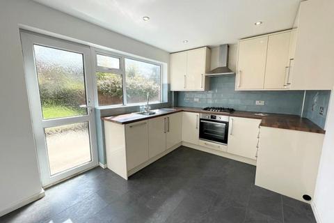 2 bedroom end of terrace house to rent, Waterside Way, Woking GU21