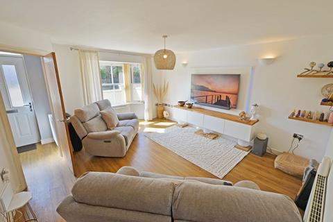 47 Chapmans Way, St Austell, PL25 4QU