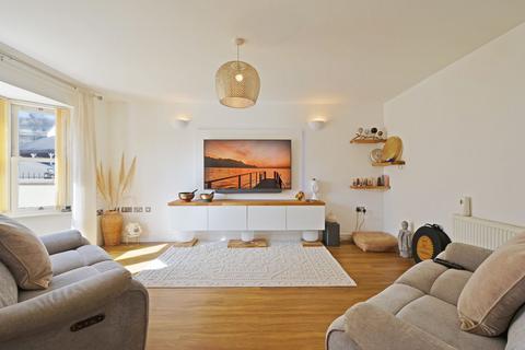 47 Chapmans Way, St Austell, PL25 4QU